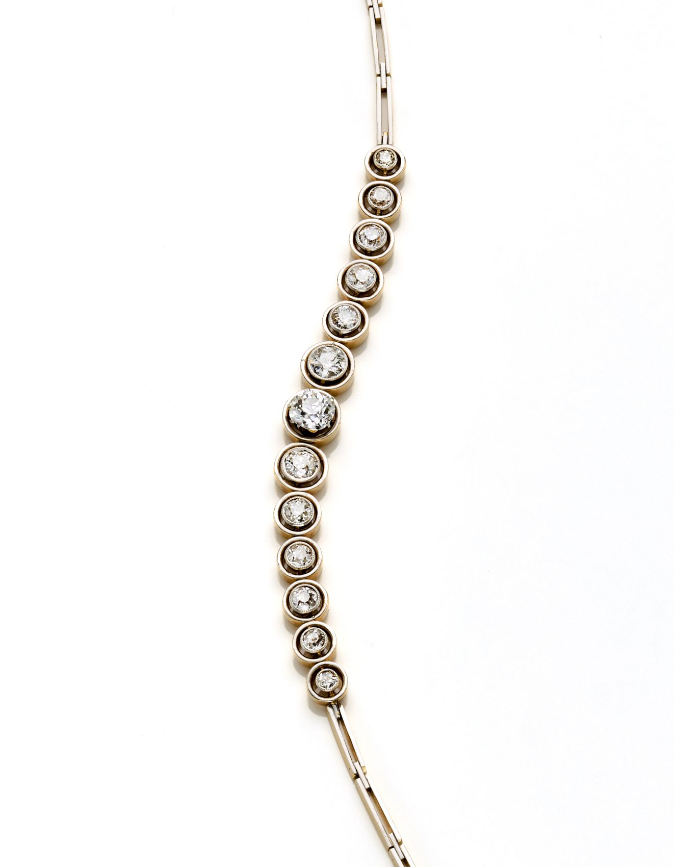 Null 
Bracelet articulé en or bicolore avec treize diamants ronds gradués en tou&hellip;