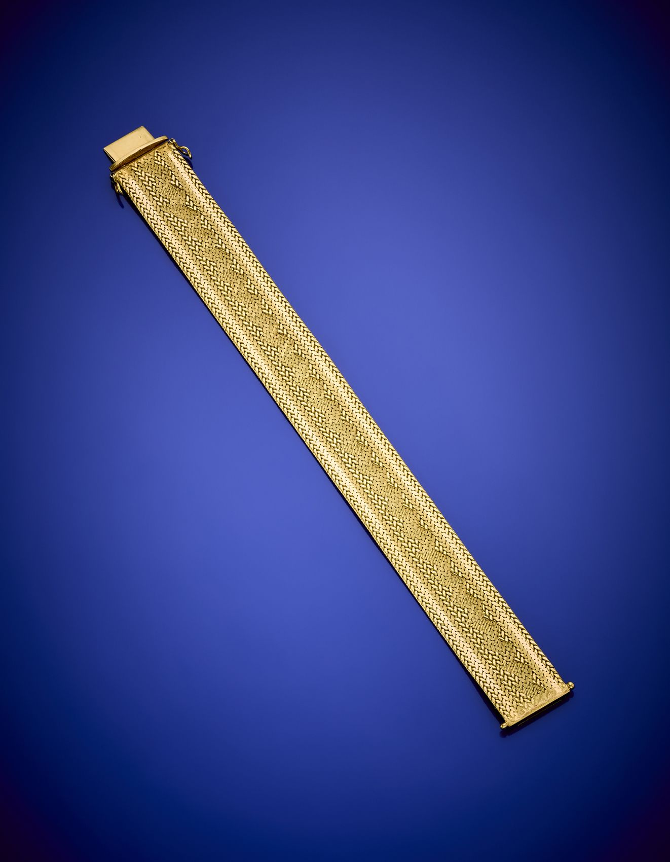Null Bracelet bandeau en or jaune, g 50,00 circa, longueur cm 19,10 circa. Marqu&hellip;