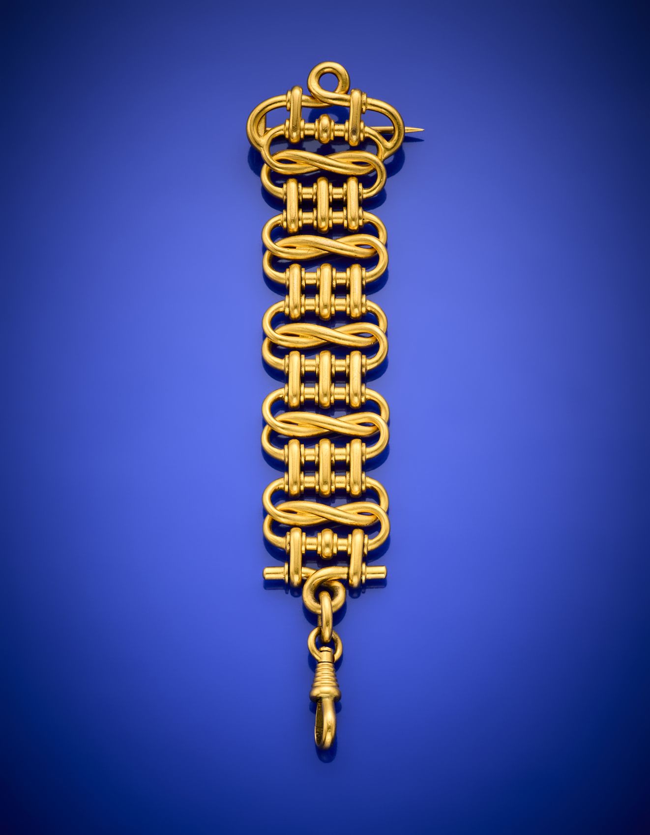 Null Broche en or jaune tenant une chaîne annelée pendante utilisée pour tenir u&hellip;