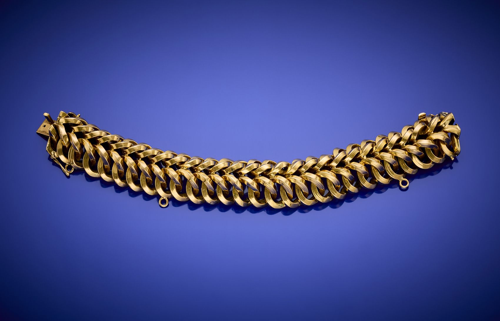 Null 黄金环形链手镯，重83.40左右，长20.00厘米，高2.20厘米左右。法国印记。(轻微缺陷)

IT
Bracciale a catena inan&hellip;