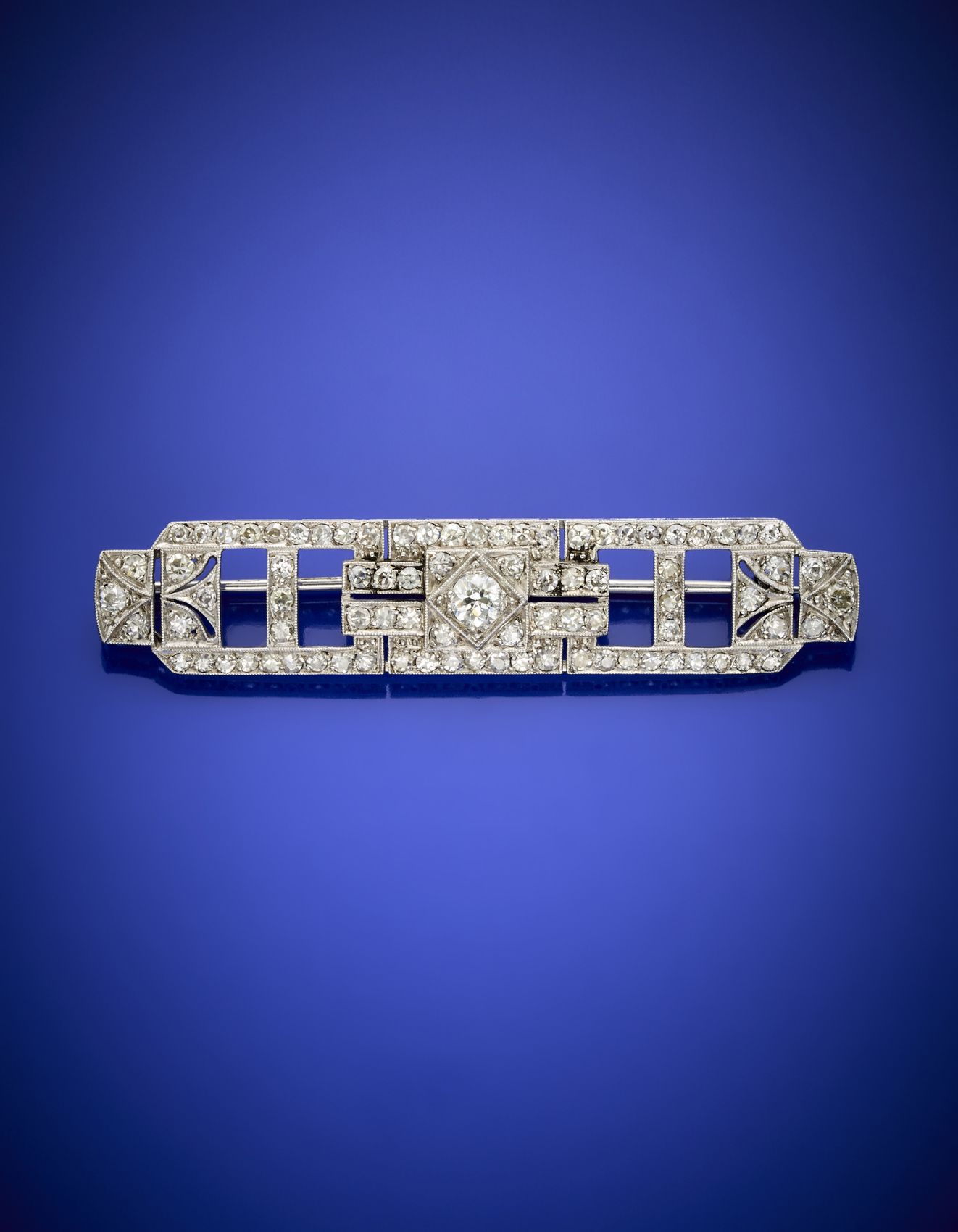 Null Brosche in Form eines Platin-Diamantstabs mit einem zentralen Diamanten von&hellip;