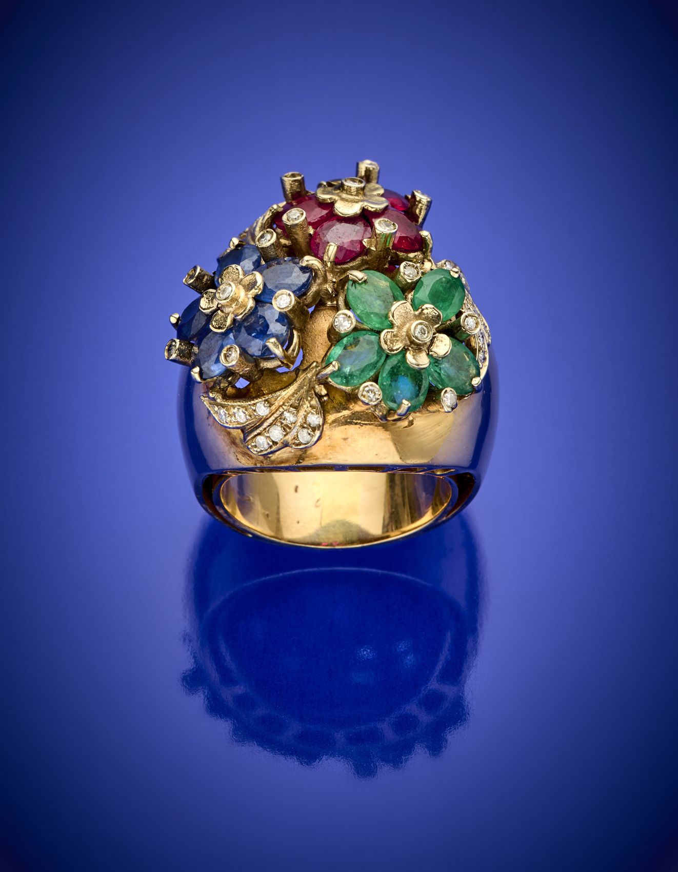 Null Ring aus Gelbgold mit drei Blumen aus Rubin, Saphir, Smaragd und Diamant, g&hellip;