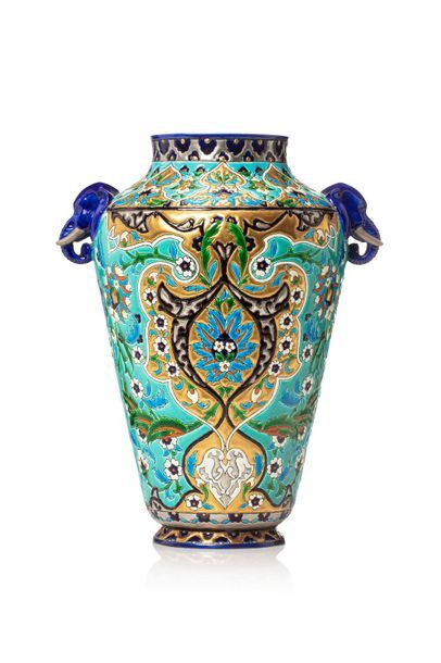 Null Jules VIEILLARD (1813 - 1868)
"Eléphants"
Vase en céramique à décor émaillé&hellip;