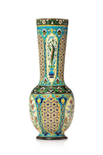 Null Jules VIEILLARD (1813 - 1868)
Haut vase en céramique polychrome à décors ém&hellip;