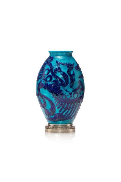 Null Fernand RUMEBE (1875 - 1952)
circa 1910
Vase en grès de forme ovoïde à peti&hellip;