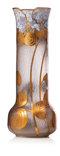 Null MONTJOYE (Verreries de Saint-Denis)
"Horthensias"
Vase en verre à décor flo&hellip;