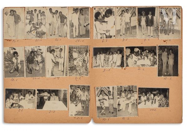 Malick Sidibé (né en 1936) 1972年8月26日晚

银质印刷品，由21张单幅印刷品组成的组合。

32,8 x 25 cm (封闭式&hellip;
