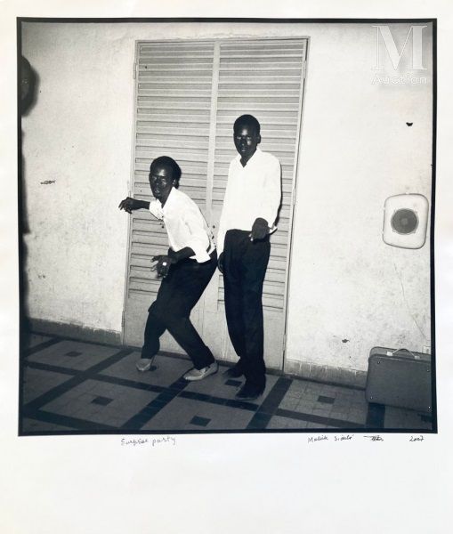 Malick Sidibé (né en 1936) 惊喜派对, 2007

黑白照片，印在巴里塔纸上，底部有签名、日期、标题

60 x 50厘米



出处&hellip;