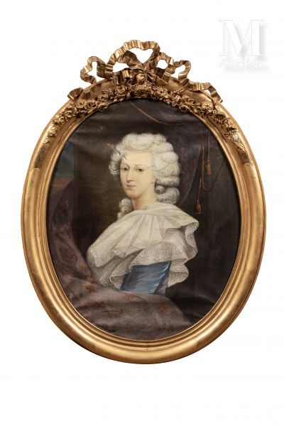 École française du XIXe siècle. 玛丽-安托瓦内特女王的画像。

布面油画，描绘了女王在左边的四分之三的半身像，以珍珠为装饰，背景&hellip;
