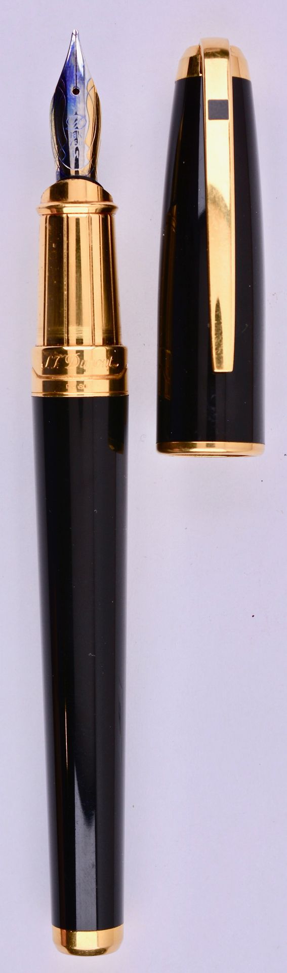 Null DUPONT	

Stylo plume Olympio XLarge. Laque naturelle noire et attributs pla&hellip;