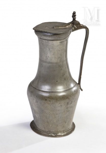 BAR SUR SEINE milieu XVIIIème siècle Large pewter pitcher with flared foot, quar&hellip;