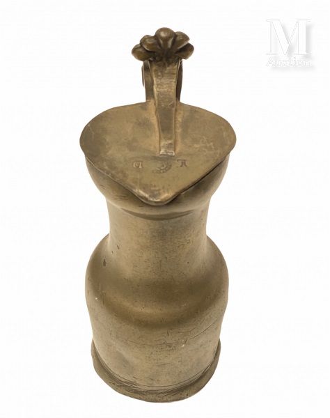 SAINT FLORENTIN XVIIIème siècle Pewter pitcher, with shoulder, flared foot, quar&hellip;