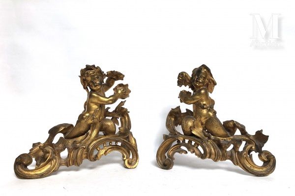 Paire de sujets en bronze dorés Pareja de lámparas de chimenea de bronce ormolu &hellip;