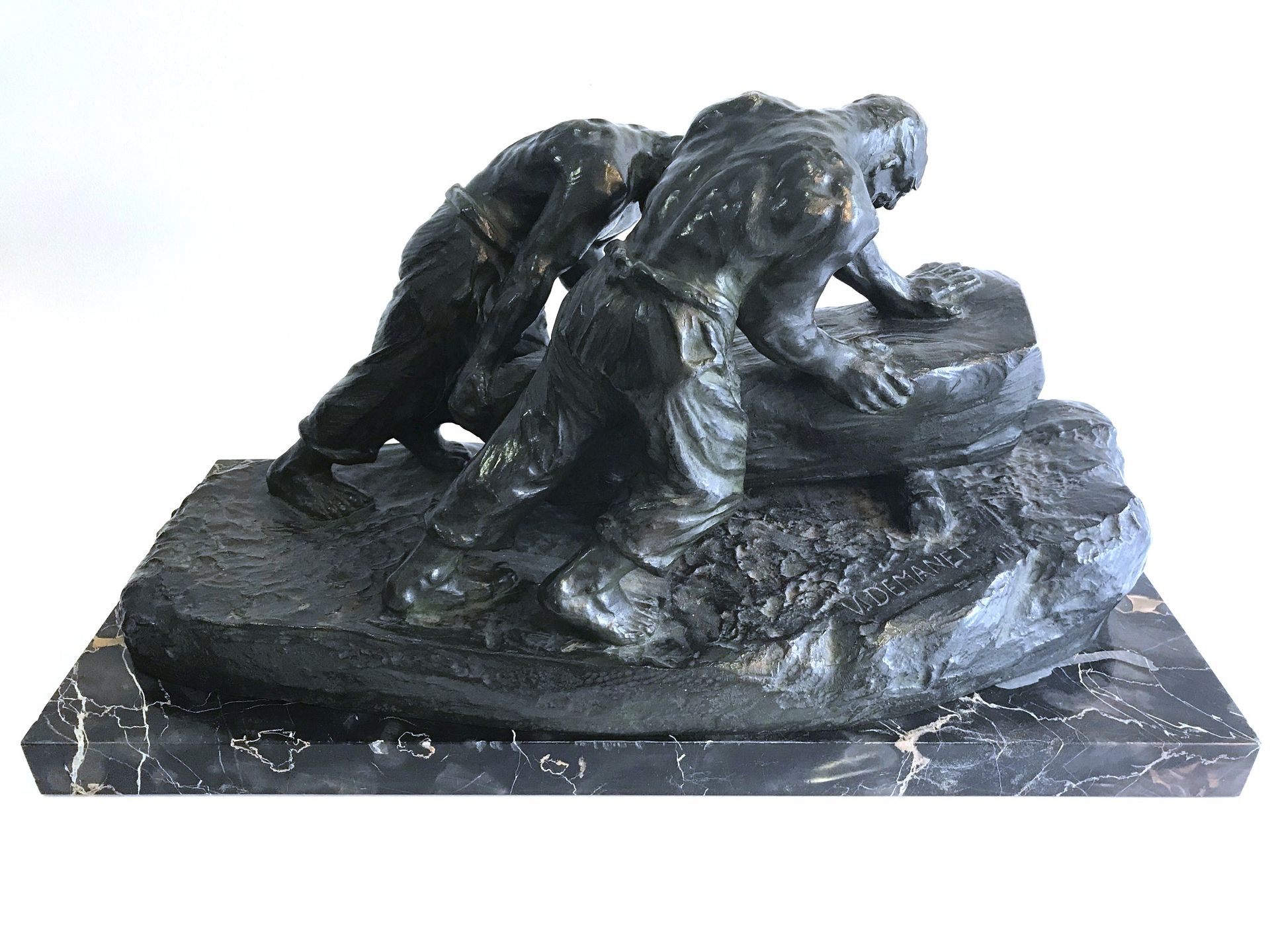 Null Victor DEMANET (1865-1964)

Die Transporteure

Bronze mit brauner Patina au&hellip;