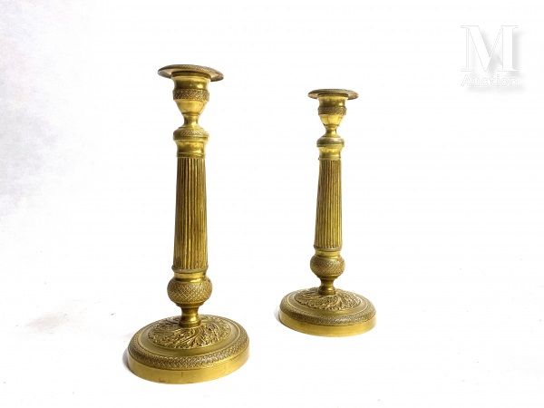 Null Pair of ormolu and chased candlesticks, the fluted column shaft, round base&hellip;