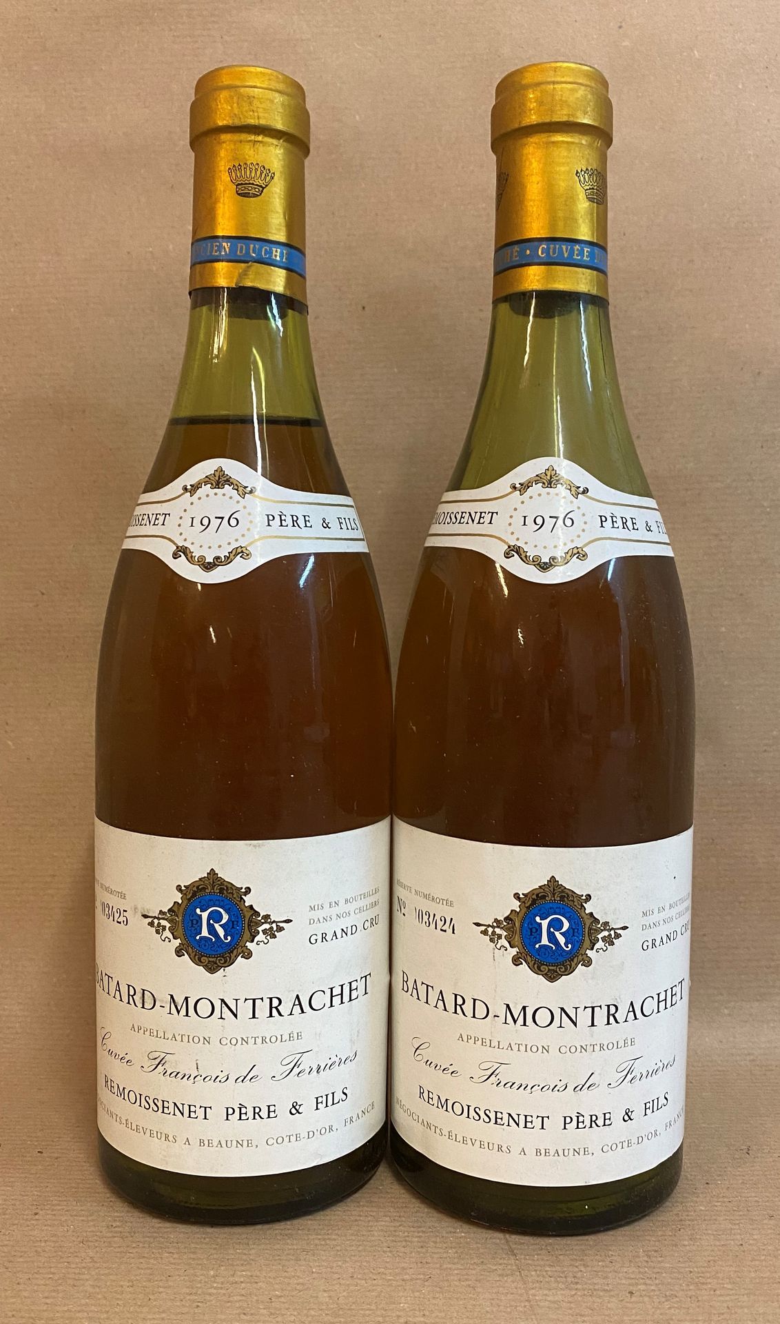 Null 2 bouteilles BÂTARD-MONTRACHET, Remoissenet 1976 (1 Moyennement Basse, 1 Vi&hellip;