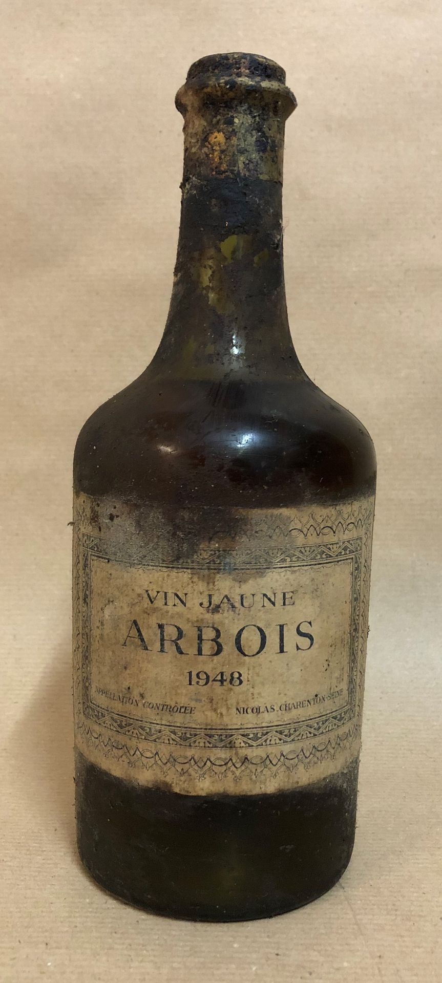 Null 1 bouteille VIN JAUNE D'ARBOIS, Nicolas 1948 (étiquette tachée, étiquette s&hellip;