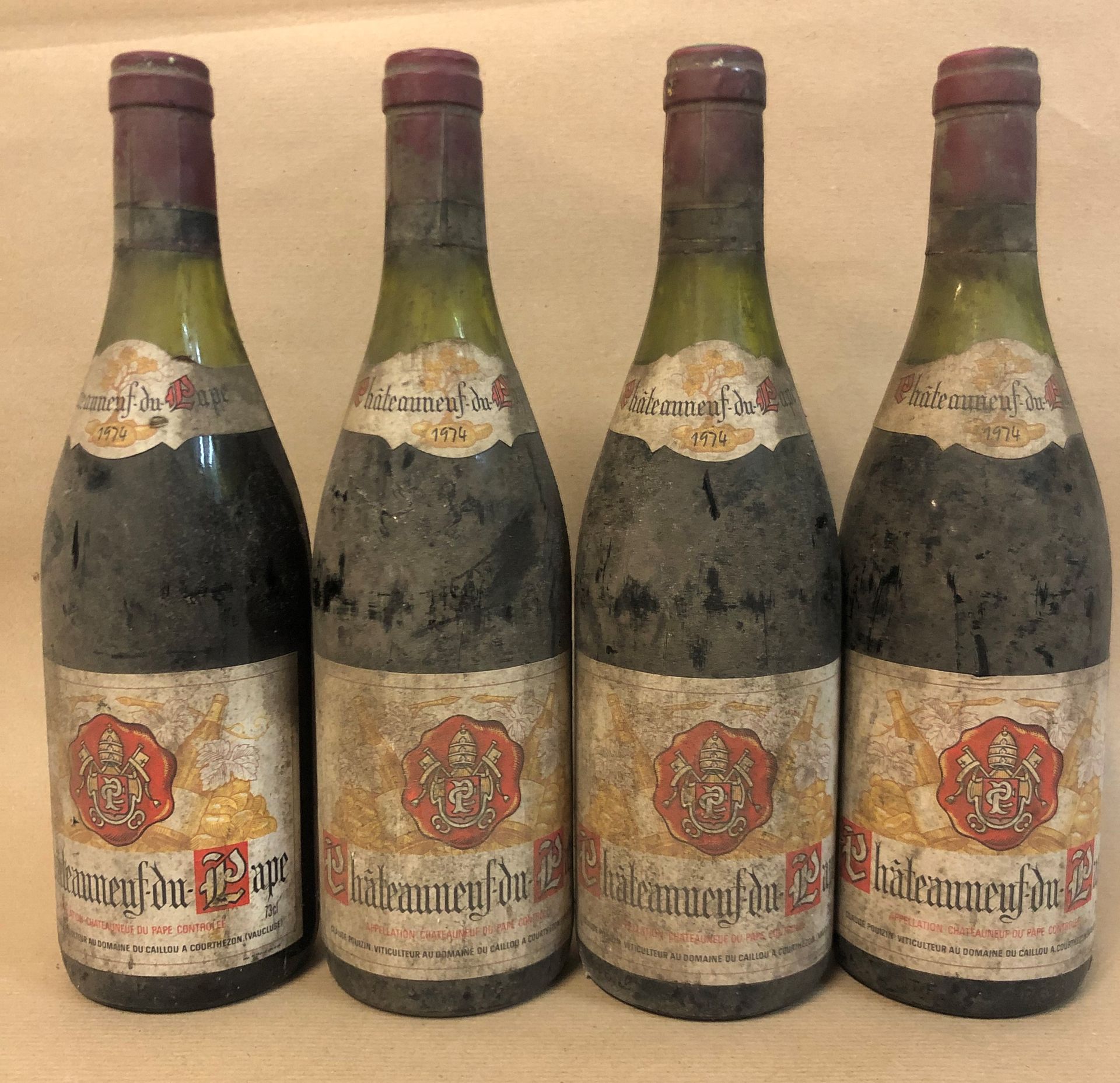 Null 4 bouteilles CHATEAUNEUF DU PAPE C. Pouizin 1974 (étiquette tachée, étiquet&hellip;