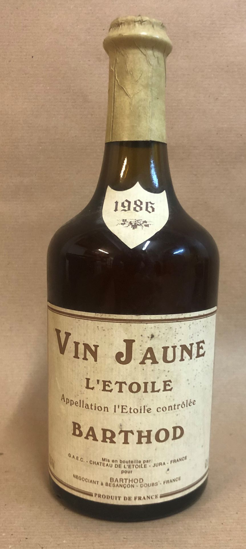 Null 1 bouteille VIN JAUNE "L'étoile"', Barthod 1986 (étiquette légèrement taché&hellip;