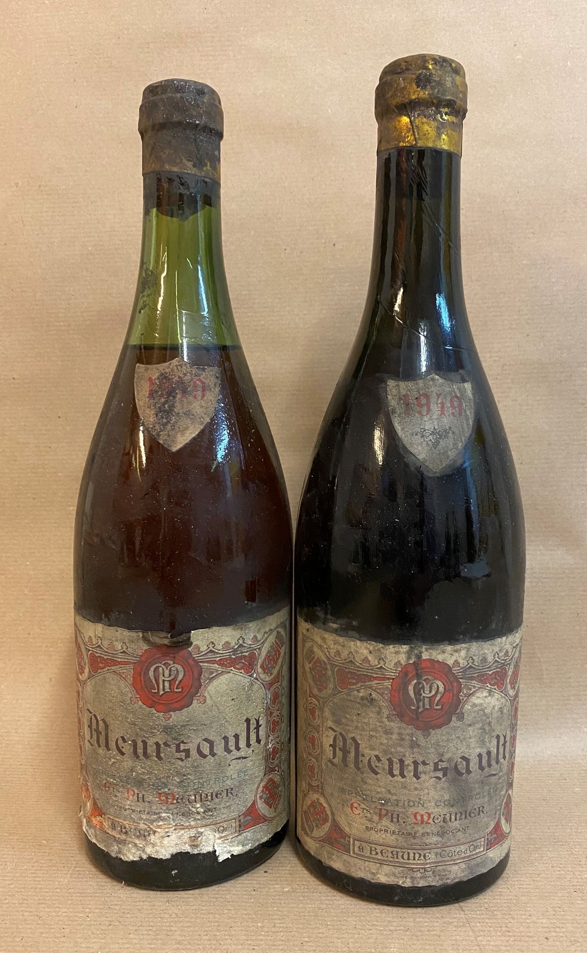 Null 2 bouteilles MEURSAULT Ph. Meunier 1949 (étiquette très tachée, 1 Légèremen&hellip;