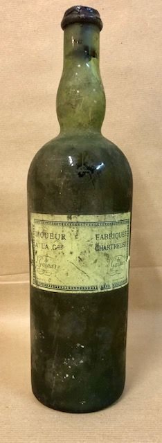 Null 1 bouteille CHARTREUSE (Légèrement Basse, bouchon abimé, période 41-51, San&hellip;