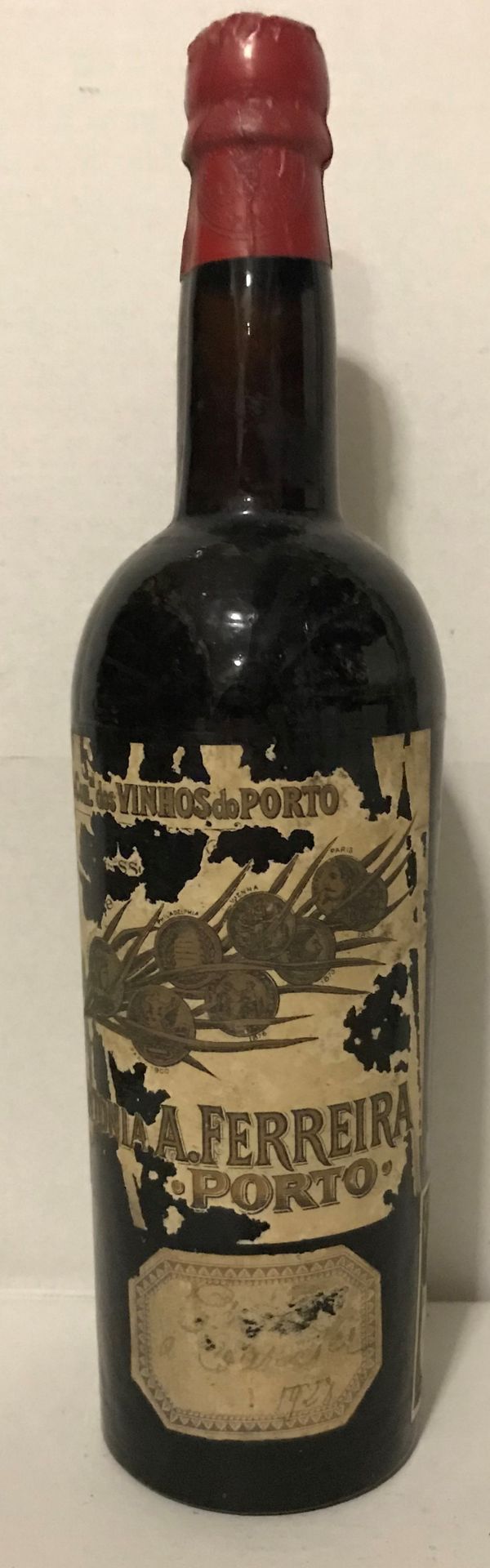 Null 1 bouteille PORTO très vieux, A. Ferreira (étiquette très abîmée, étiquette&hellip;