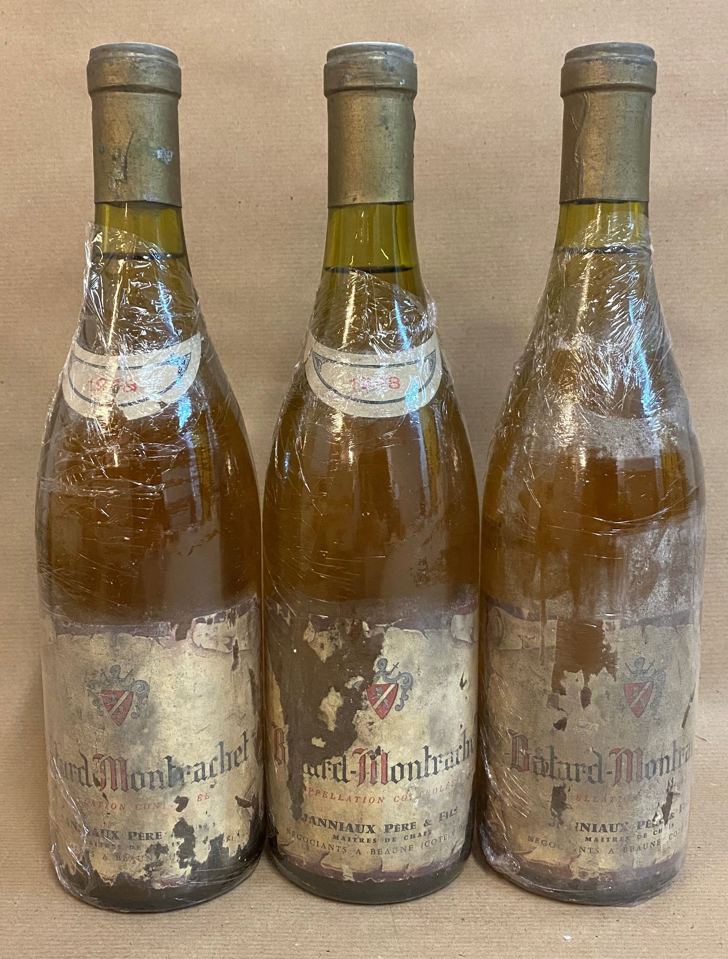 Null 3 bouteilles BÂTARD-MONTRACHET, Janniaux P&F 1948 (étiquette très abîmée, é&hellip;