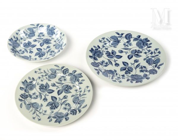 HAVILAND LIMOGES Partie de service en porcelaine à décor bleu et blanc de rincea&hellip;