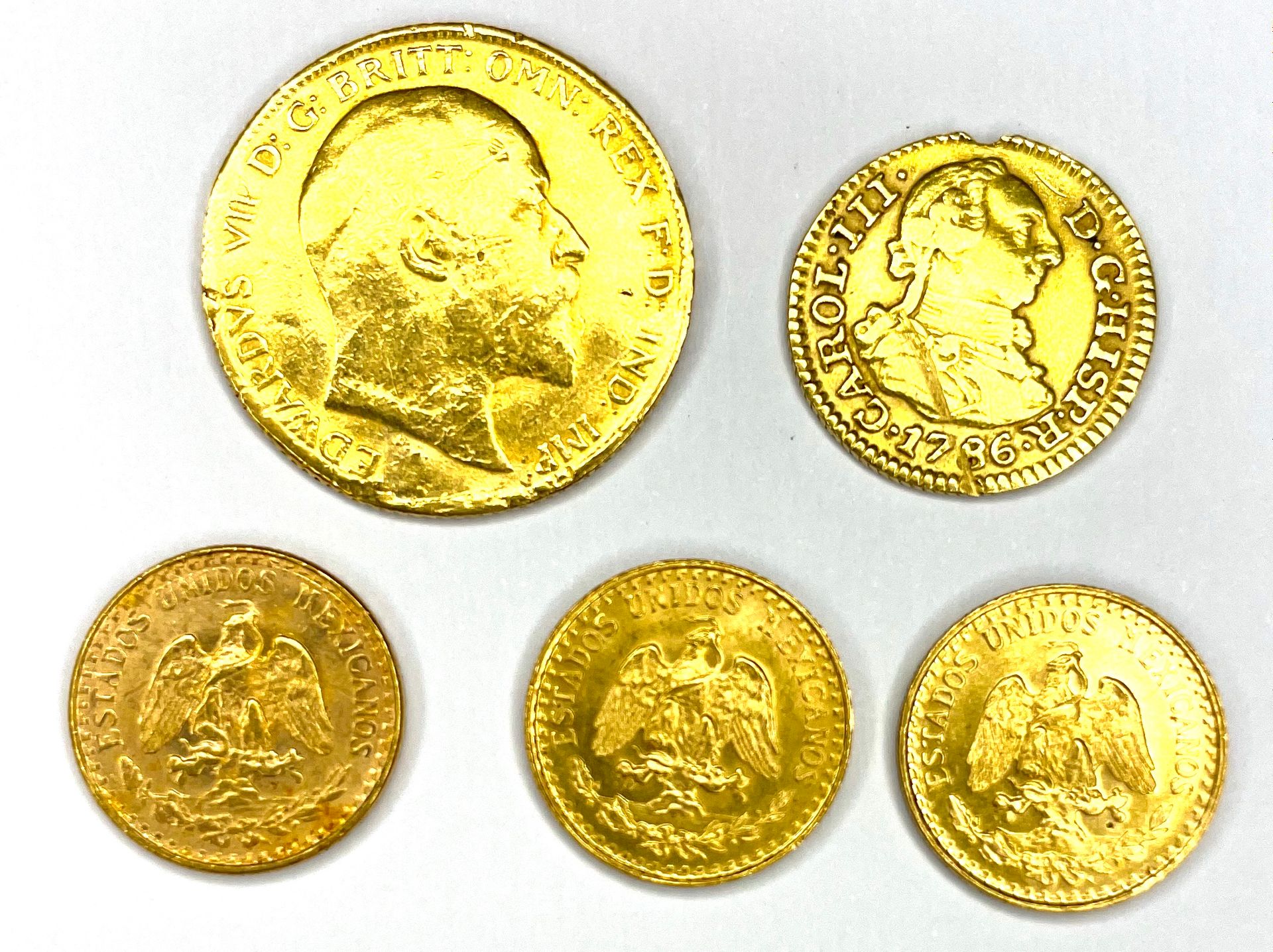 Null Monde – Divers 

Lot de cinq petites monnaies en or comprenant : 

-	Un dem&hellip;