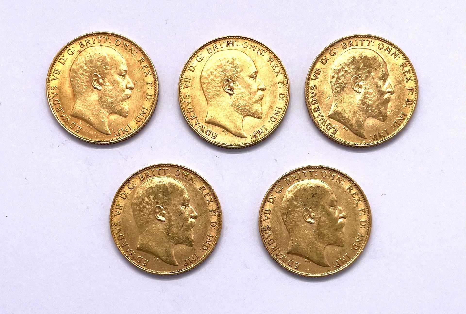 Null 英国 - 爱德华七世 (1901 - 1910)

一批五枚主权硬币

答：爱德华七世右侧的裸体头像

R：圣乔治杀了一条龙

材质 : 金917/1&hellip;