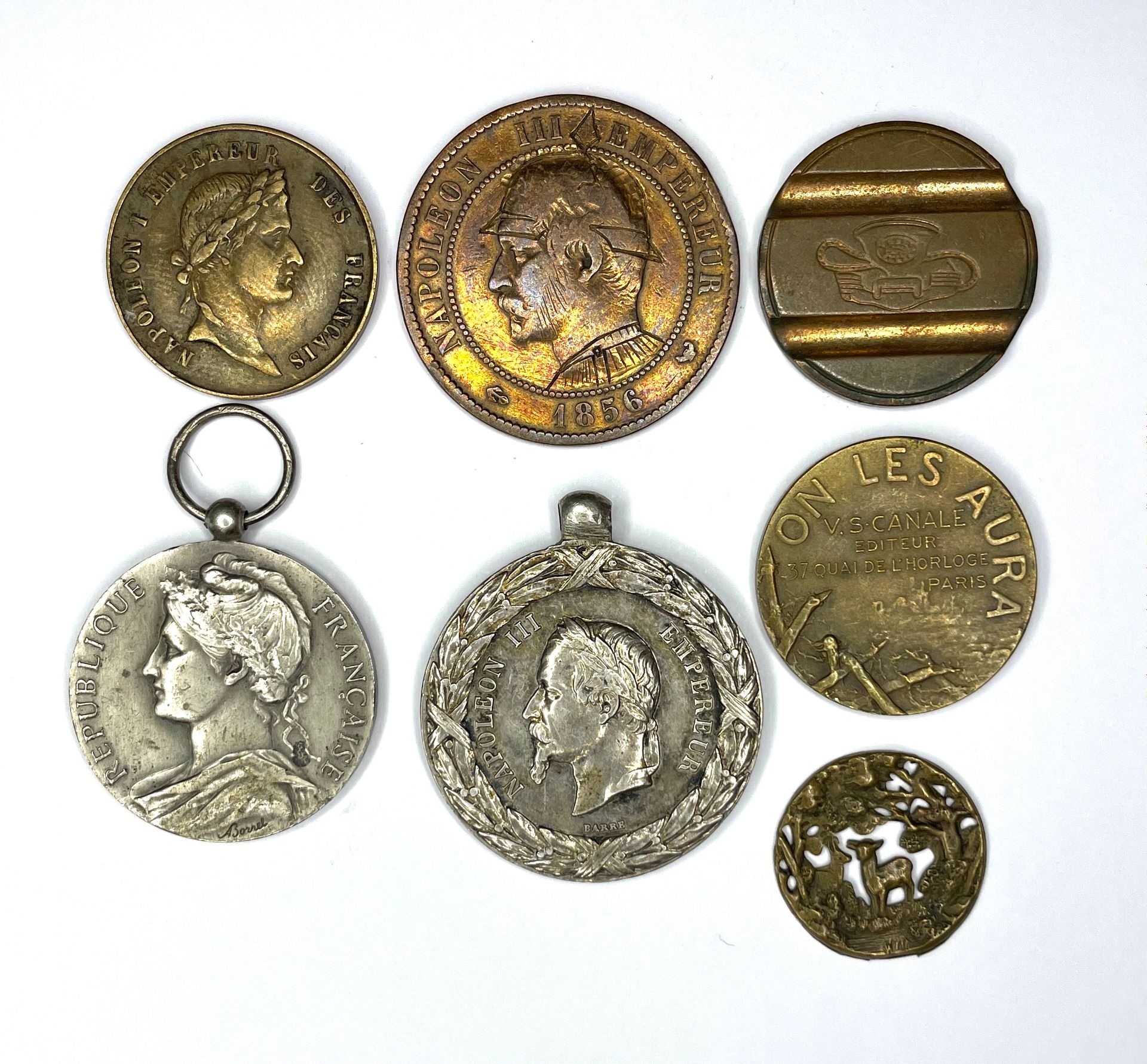 Null 代币 - 杂项

七件杂项令牌，包括拿破仑三世的讽刺令牌和意大利战役的装饰，1859年

条件 : 杂项