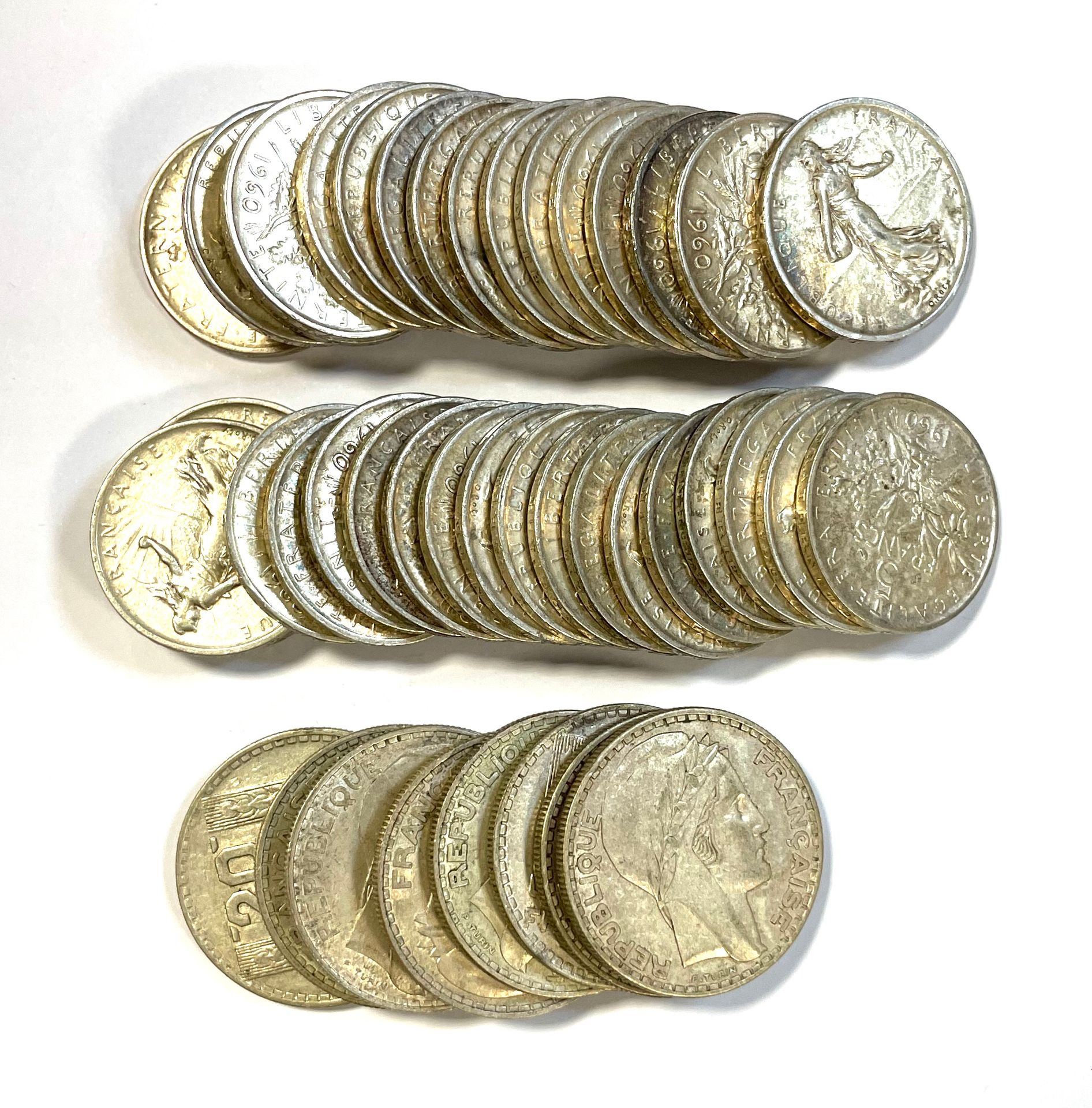 Null Francia - Varie 

Lotto di monete d'argento tra cui trentacinque 5 franchi &hellip;