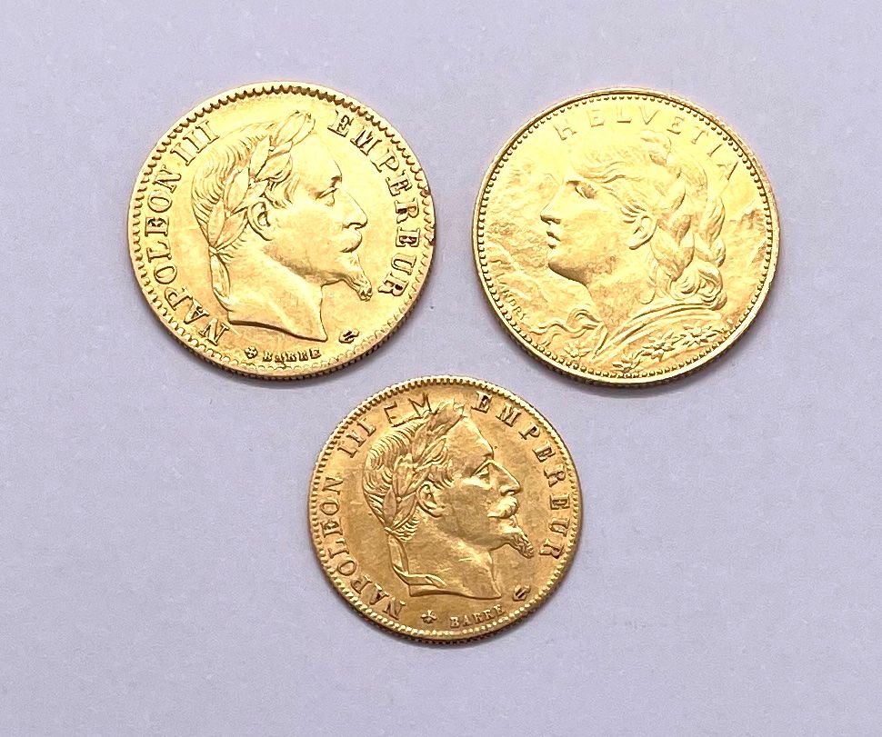 Null Monde - Divers 

Lot de trois monnaies en or comprenant :

- une monnaie de&hellip;