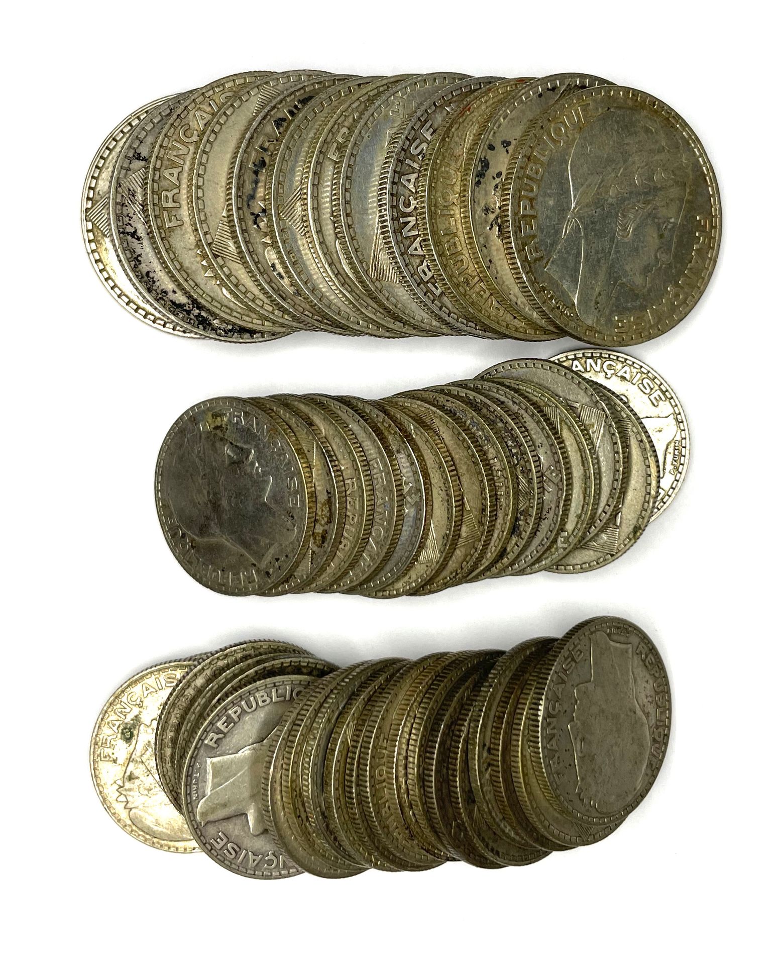 Null 法国 - 都灵石

一批重要的10法郎（x34）和20法郎（x12）都灵硬币

A : 共和国元首在右边

R：在两个麦穗的中央刻有铭文

国家各种
&hellip;