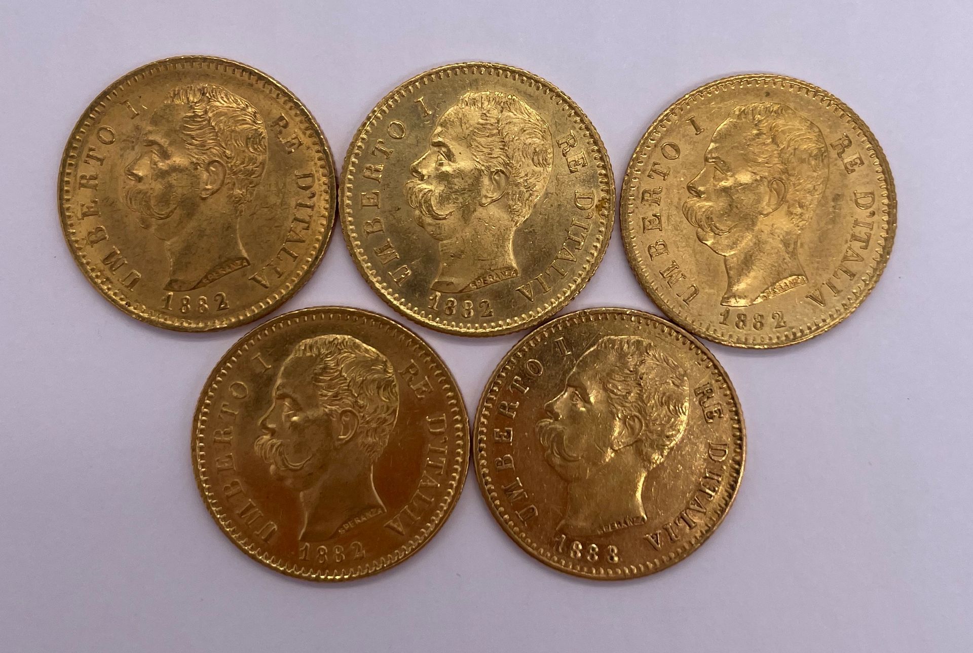 Null Italie - Umberto I (1844-1900)

Lot de cinq monnaies de 20 lires

A : Tête &hellip;