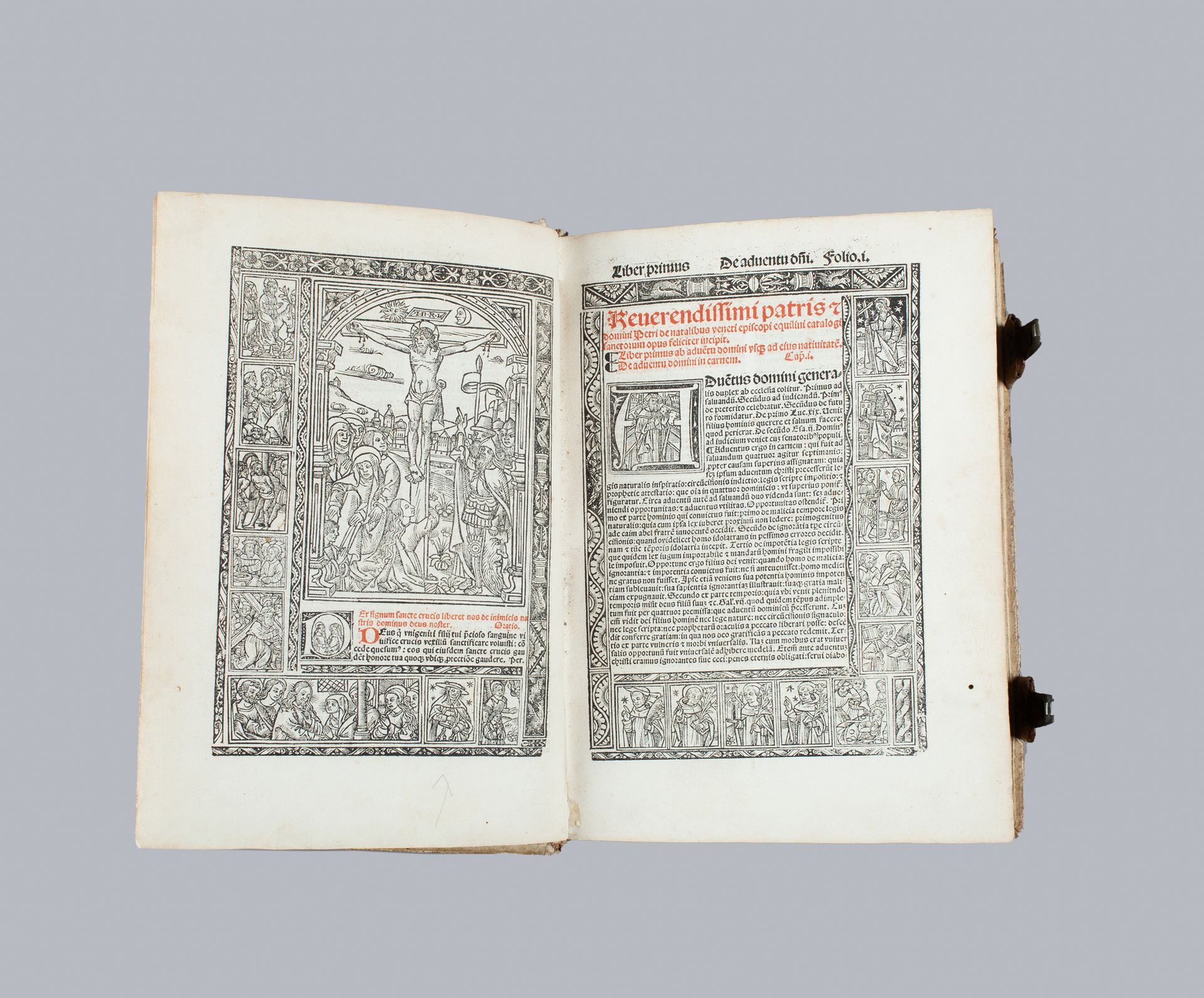 PETRUS DE NATALIBUS. 圣殿目录》。里昂，克劳德-达沃斯特和艾蒂安-古耶纳，1508年。4开本，母猪皮上印有冷色调，三条棱线的书脊上有手写的标&hellip;