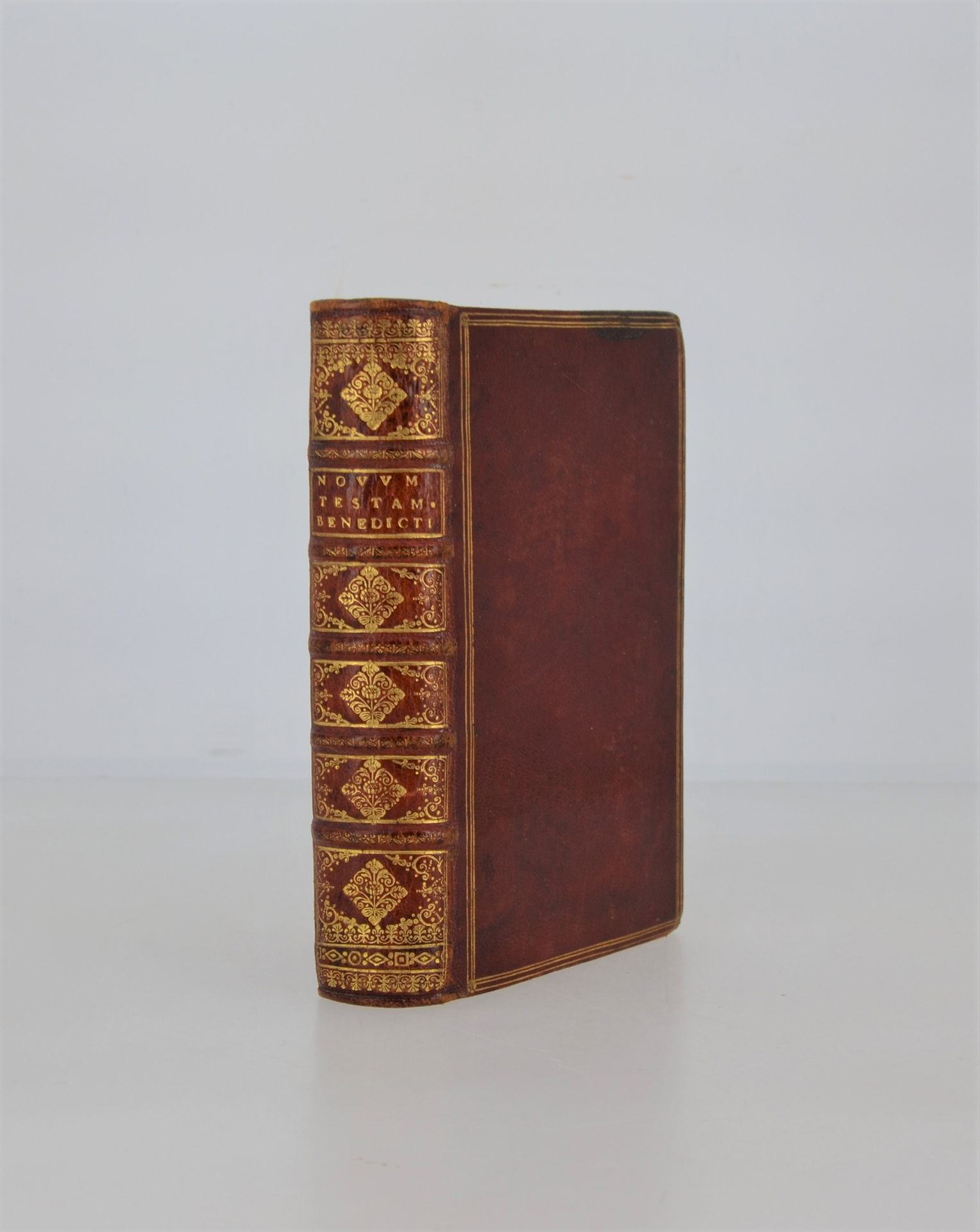 BIBLE. 新约》......《保罗书信集》（Divi Pauli Epistolae）。巴黎，西蒙-德-科林斯，1543年。两部分合为一卷，8开本，红色摩洛&hellip;