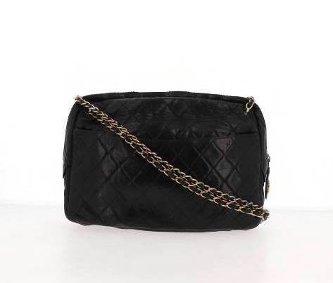 CHANEL - 1980/90's 袋子

黑色绗缝皮革，金色金属镶边

29 x 21 x 7厘米

重要的使用铜锈，氧化"。