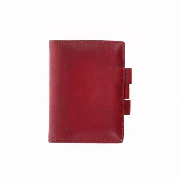 HERMÈS - 1985 Diary cover

in red box 

10 x 8 x 1,5 cm

Patina and marks of use&hellip;