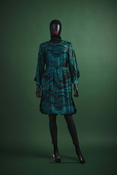 CARVEN HAUTE-COUTURE - 1980/90's Robe

en satin de soie noir imprimé d'un motif &hellip;
