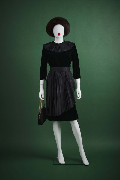 CARVEN HAUTE-COUTURE - fin 1970/80's Small dinner dress

in velvet and silk taff&hellip;