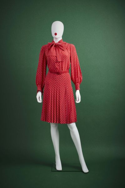 CARVEN HAUTE-COUTURE (attribuée à) - 1970's Ensemble

en crêpe de soie rouge imp&hellip;