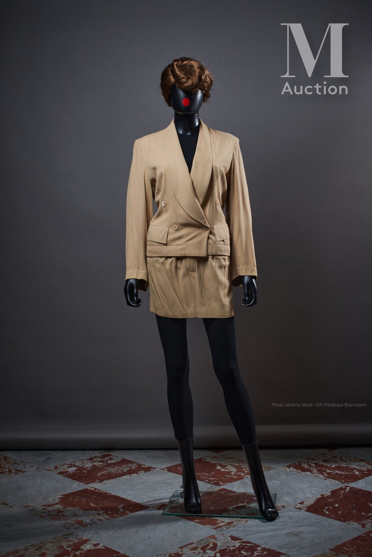 ALAÏA - 1980'S Suit

in cappuccino rayon twill: double-breasted jacket with shaw&hellip;