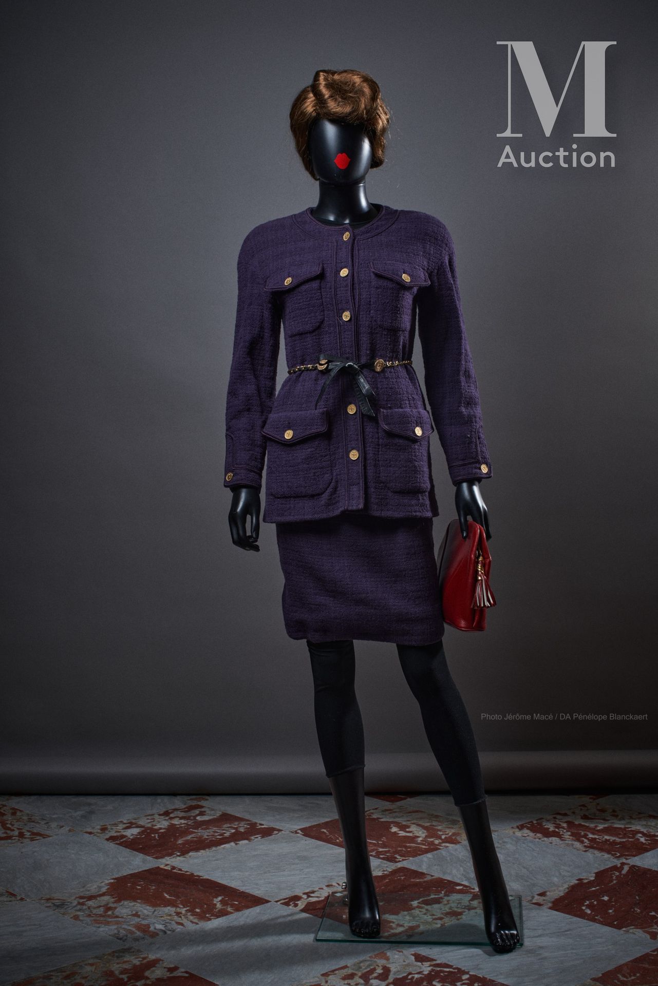 CHANEL BOUTIQUE - 1990'S Suit

in aubergine wool tweed: jacket with gold metal b&hellip;