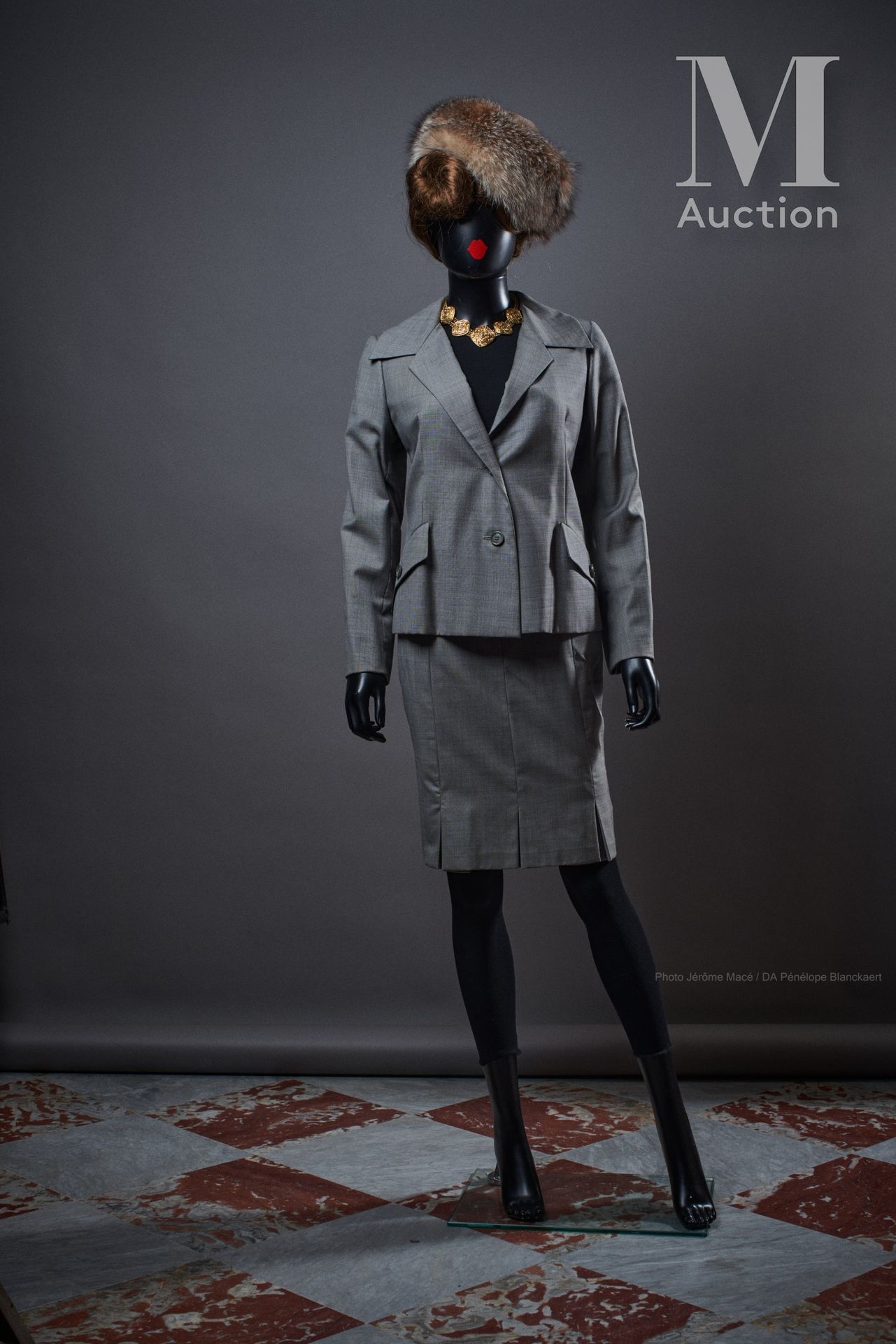 CHRISTIAN DIOR PAR MARC BOHAN (HAUTE COUTURE) - CIRCA 1980 Suit 

in grey mottle&hellip;