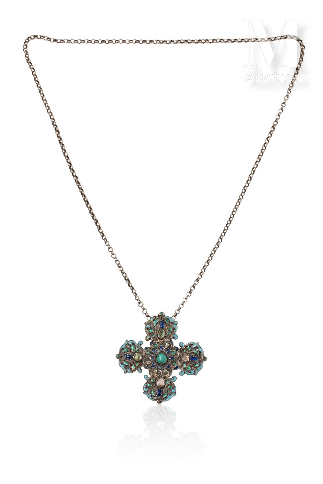 Croix pendentif 
银质八十万分之一，蓝色和绿色色调的掐丝珐琅多色装饰，镶嵌有凸圆形绿松石和彩色宝石。有了它的链接链。 

希腊，19世纪初。

&hellip;