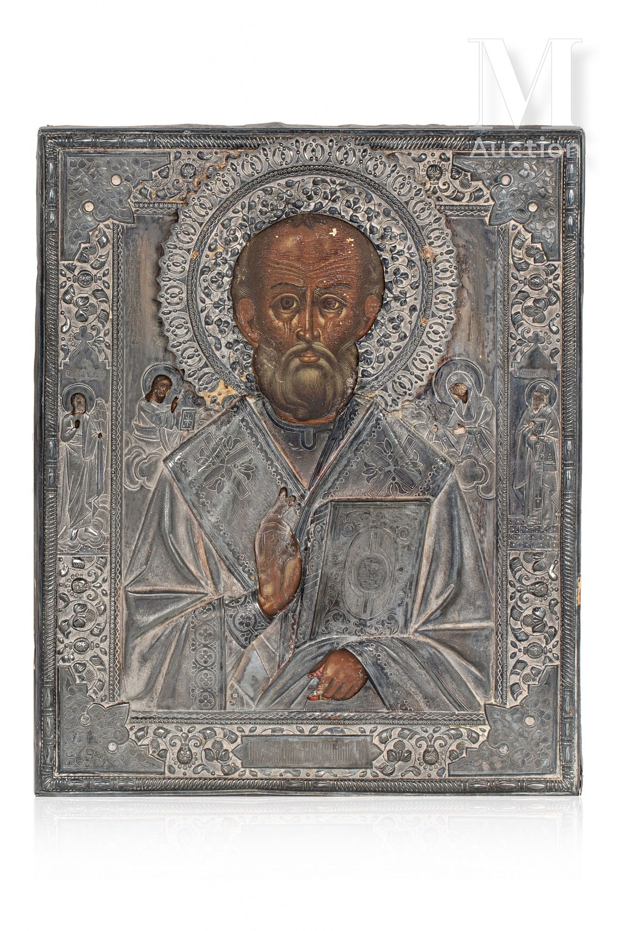 Non venu 
圣尼古拉斯的圣像，两侧是守护天使和圣约翰。 

木板上的淡彩画。

在一个银色的oklad 84 zolotniks（875千分之一），有浮&hellip;