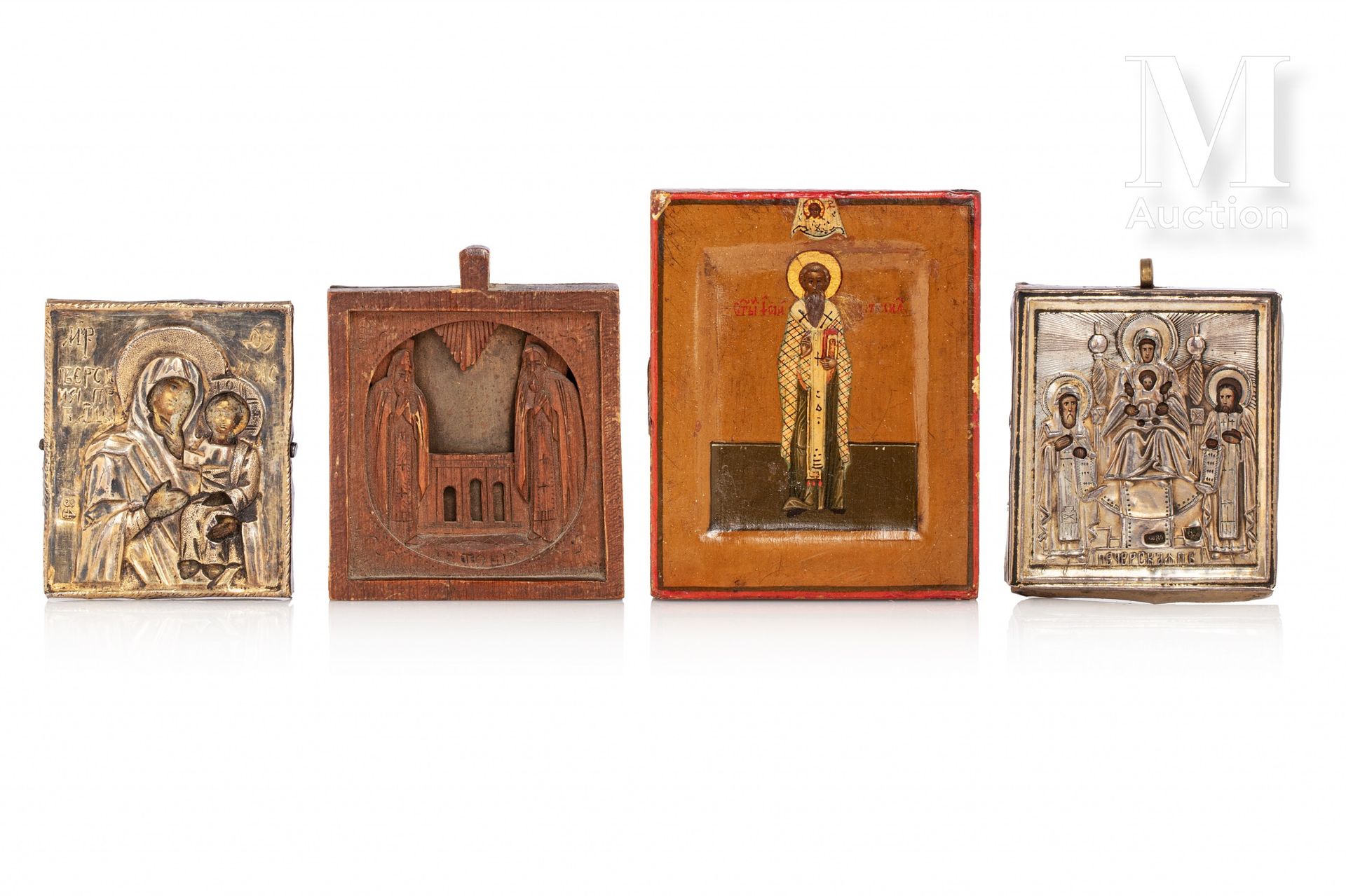 Lot de 4 icônes miniatures 
包括。 

-描绘喀山圣母和佩尔切斯卡亚圣母的两幅圣像，木头上的钢笔画，保存在84 zolotniks（&hellip;