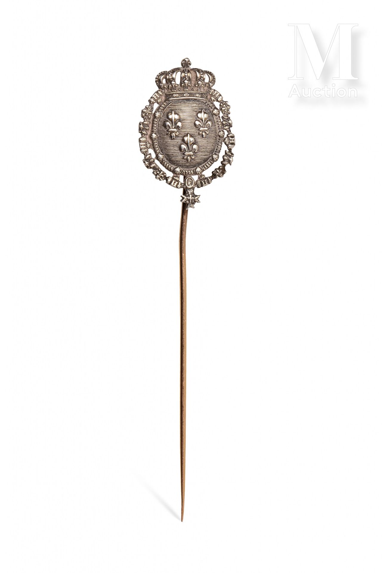Royalistes. 金质（千分之七十五）和银质（千分之八十）的正统派领带针，上面装饰着法国的皇家徽章。

19世纪。

H.8厘米。重量：4.1克。