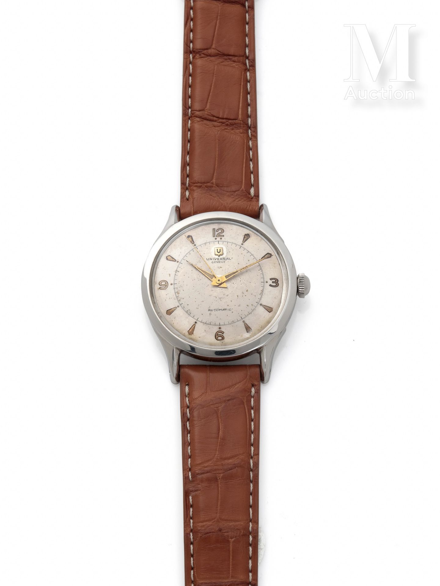 UNIVERSAL GENEVE 保险杠 "模型

约1950年

钢制圆形男士手表。

双色银色表盘上有巴顿式时标和阿拉伯数字。中心秒。有机玻璃的玻璃。

自&hellip;